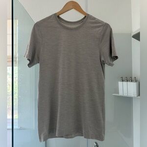 Lululemon Men's Workout Shirt T-Shirt in Light Gray